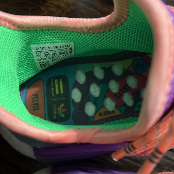 PHARRELL WILLIAMS ADIDAS/ PW Hu Holi NMD MC (Chalk Coral) - Picture 10 of 11